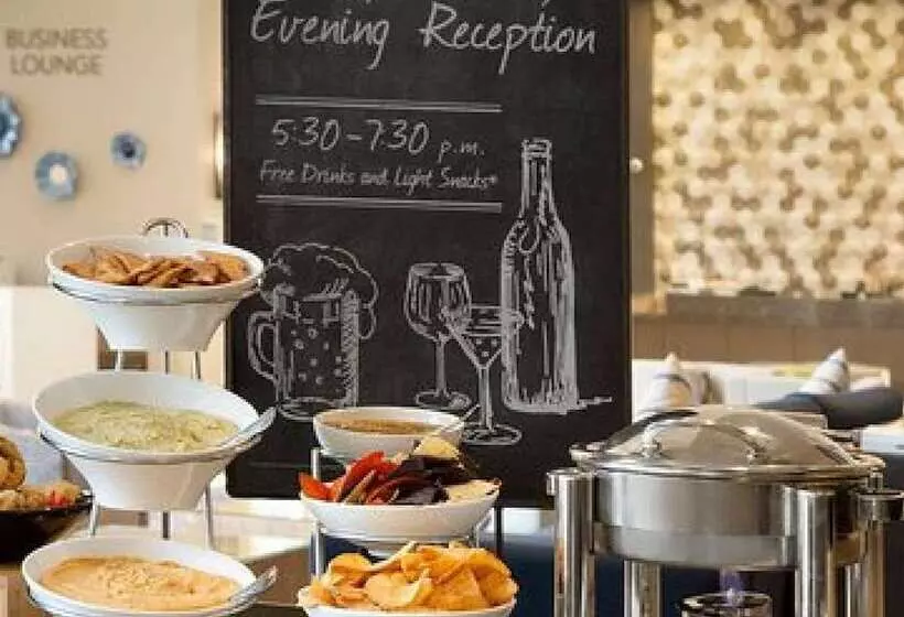 سوئیت با تخت بزرگ, Embassy Suites By Hilton Napa Valley
