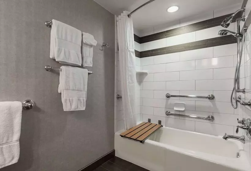 سوئیت برای معلولان, Embassy Suites By Hilton Napa Valley