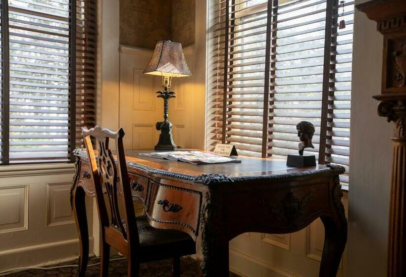 غرفة قياسية سرير كينج, Foley House Inn