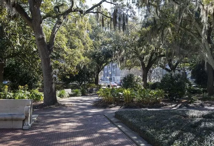 اتاق لوکس, Foley House Inn