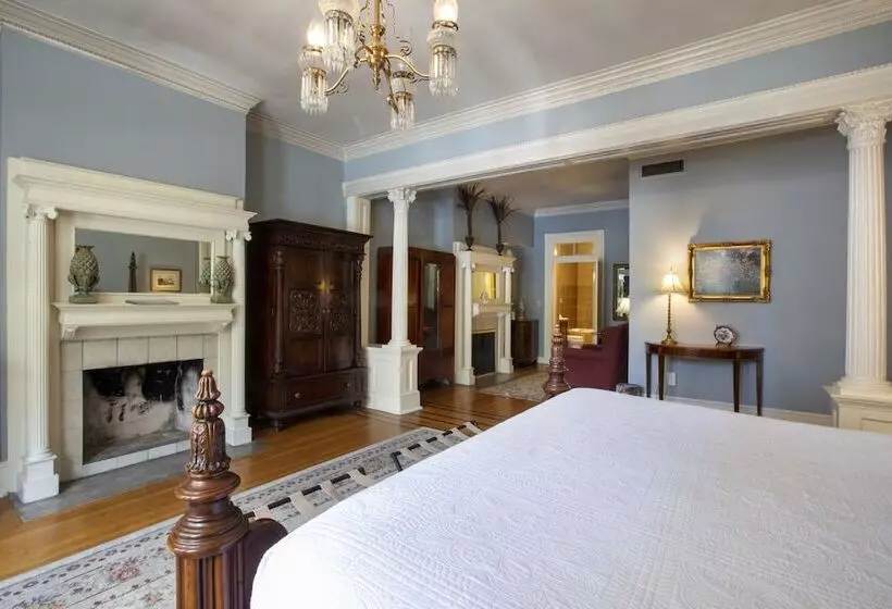 اتاق لوکس, Foley House Inn