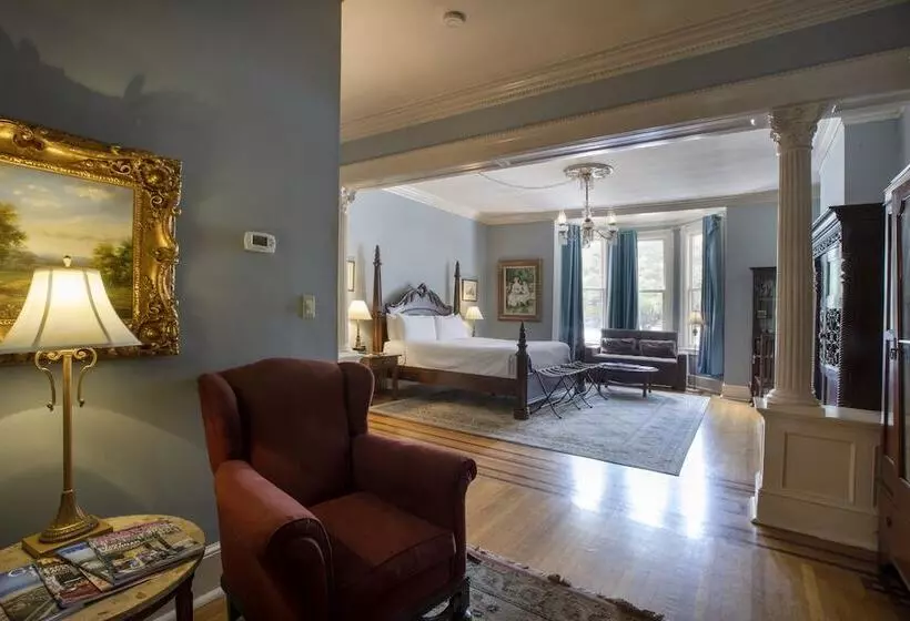 اتاق لوکس, Foley House Inn
