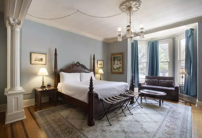 اتاق لوکس, Foley House Inn