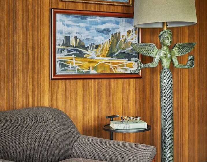 スイート, Graduate By Hilton Eugene