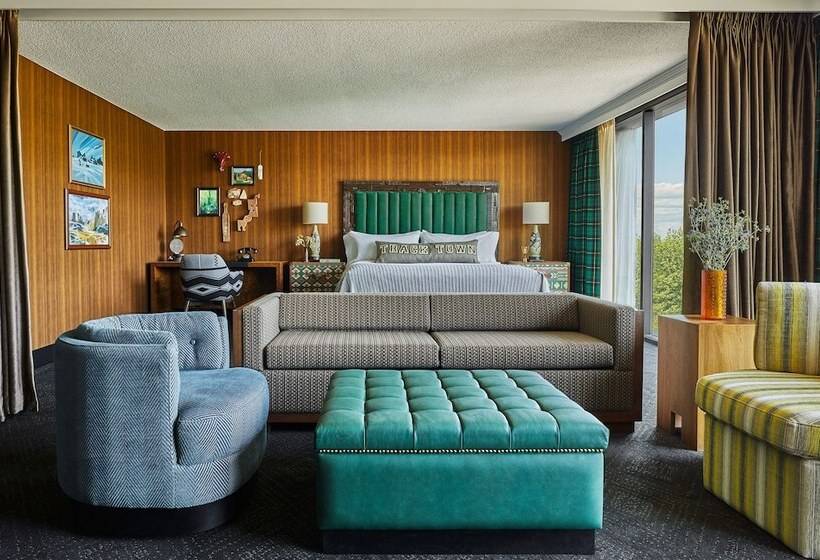 スイート, Graduate By Hilton Eugene