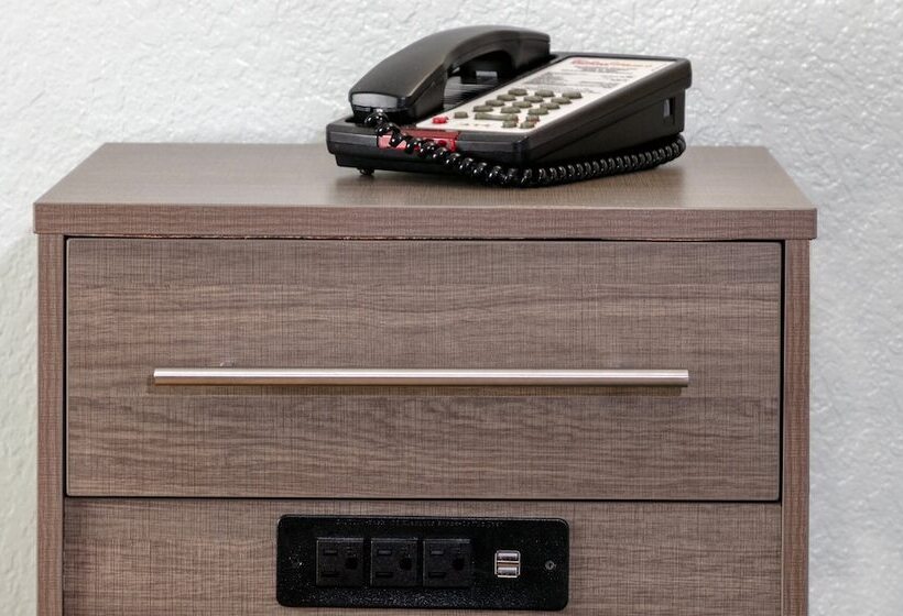 プレミアムルーム, Red Roof Plus Miami Airport