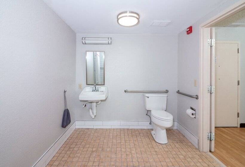 プレミアムルーム, Red Roof Plus Miami Airport