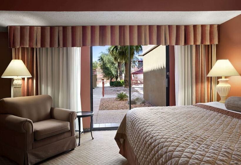 Люкс Клуб, Wyndham El Paso Airport  And Water Park