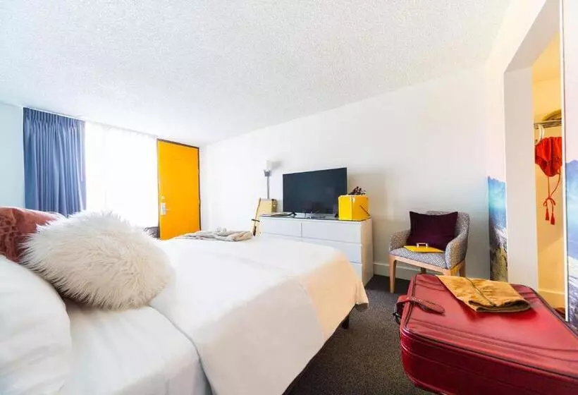 اتاق سوپریور با تخت بزرگ, Rambler Motel
