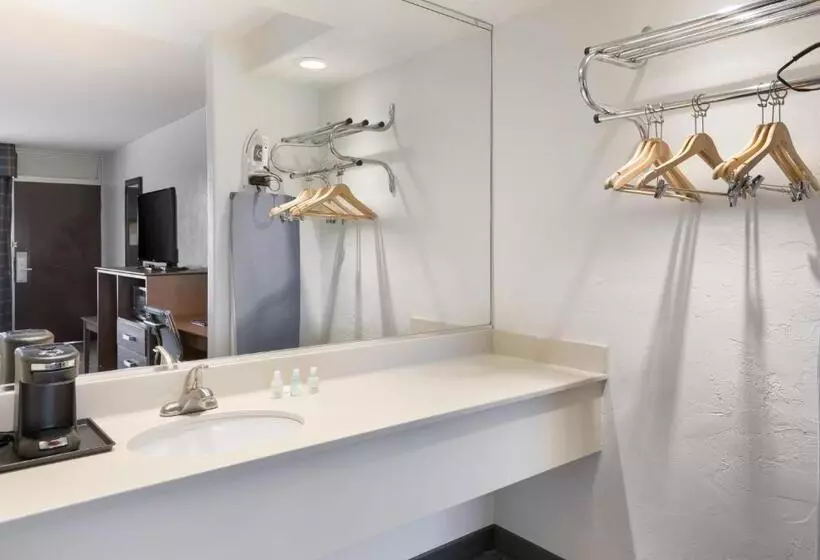 اتاق استاندارد با تخت بزرگ, Clarion Hotel Concord Walnut Creek