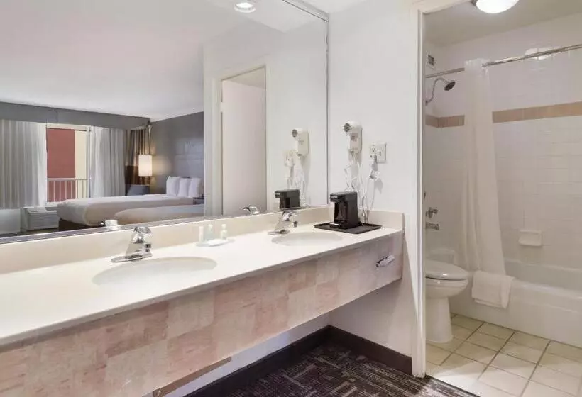 اتاق استاندارد با تخت دو نفره بزرگ, Clarion Hotel Concord Walnut Creek