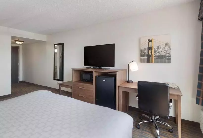 اتاق استاندارد با تخت بزرگ برای معلولان, Clarion Hotel Concord Walnut Creek
