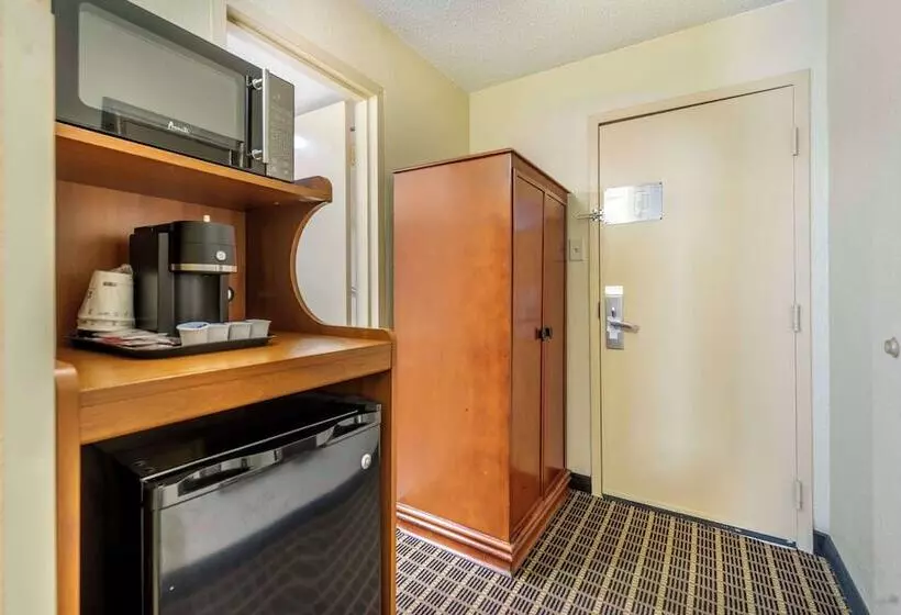 ２ダブルベッドのスタンダードルーム, Best Western Plus Bridgeport Inn