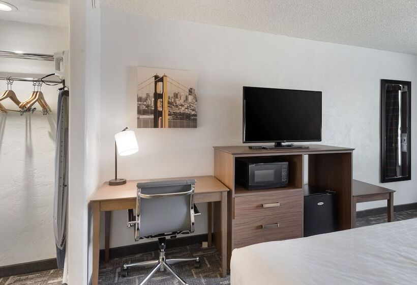 غرفة قياسية سرير كينج لذوى الإحتياجات الخاصة, Clarion Hotel Concord Walnut Creek