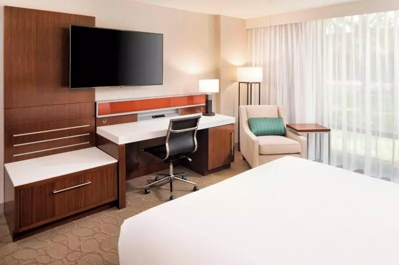 キングサイズベッドのスタンダードルーム, Delta Hotels By Marriott Minneapolis Northeast