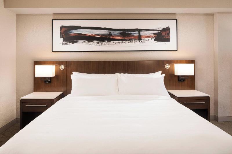 غرفة قياسية سرير كينج, Delta Hotels By Marriott Minneapolis Northeast