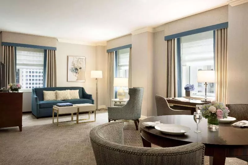 キングサイズベッドのスイートルーム, Fairmont Olympic