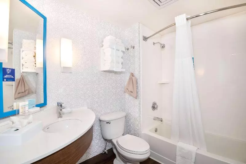 اتاق استاندارد با بالکن, Hampton Inn Tucsonairport