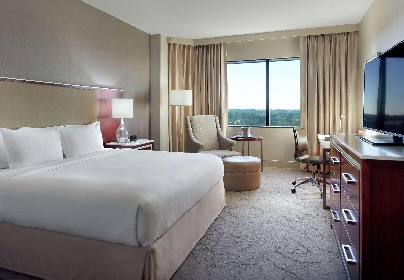 이그제큐티브 룸 킹사이즈 침대, Hilton Atlanta Northeast