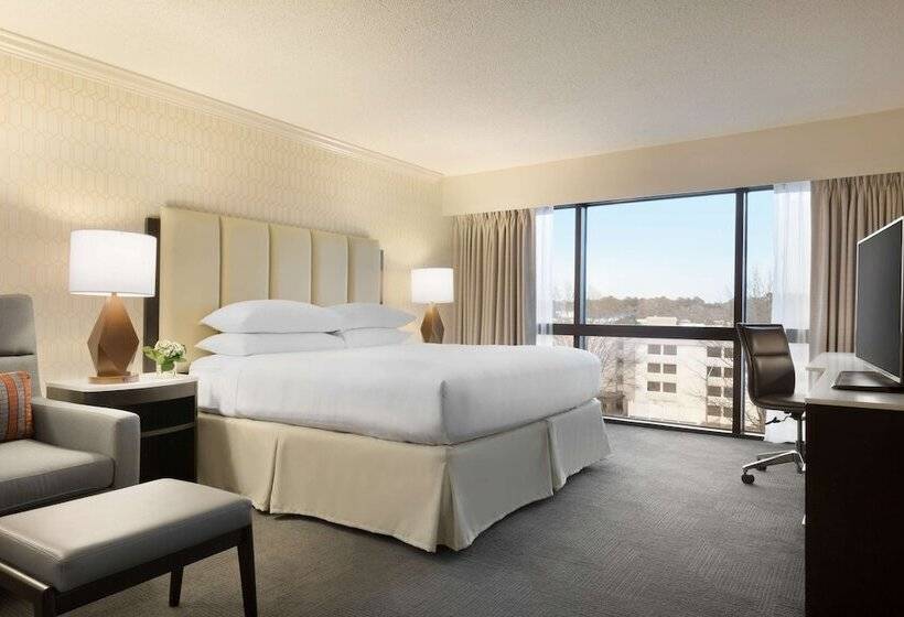 جناح جونيور, Hilton Greenville