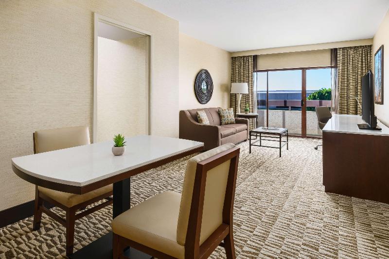 Люкс Кровать Кинг, Hilton Phoenix Airport