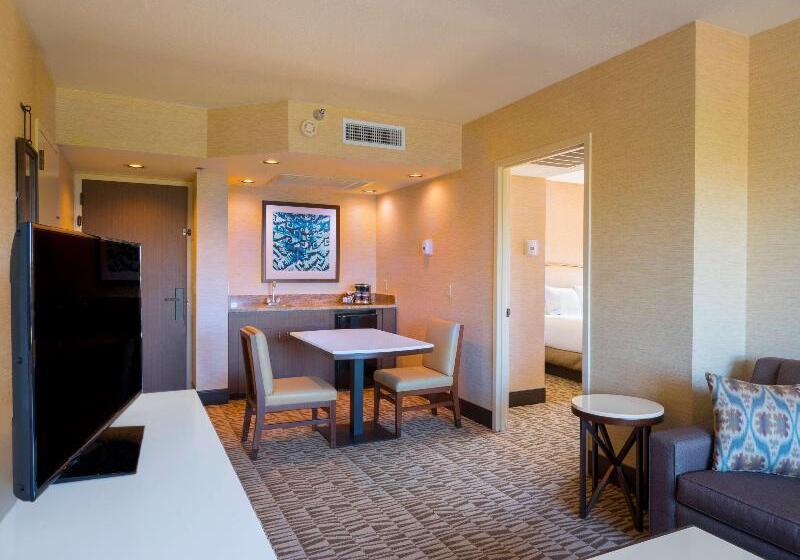 キングサイズベッドのスイートルーム, Hilton Phoenix Airport