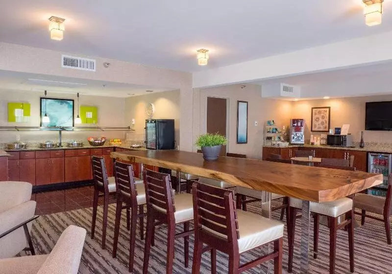 キングサイズベッドのエクゼクティブルーム, Hilton Phoenix Airport