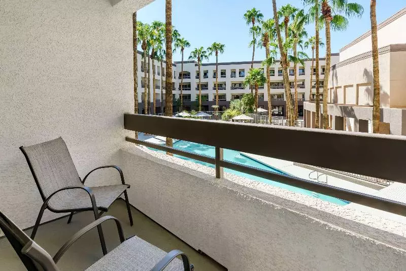 キングサイズベッドのエクゼクティブルーム, Hilton Phoenix Airport