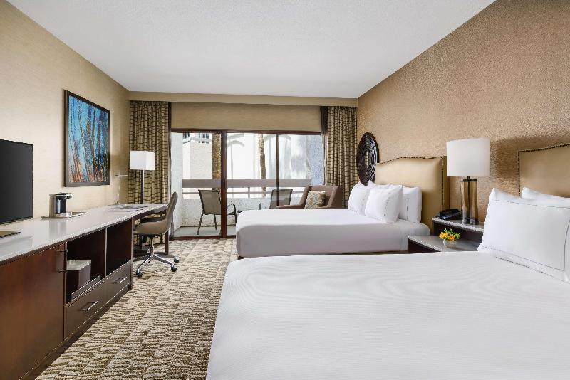 Номер Executive, Hilton Phoenix Airport