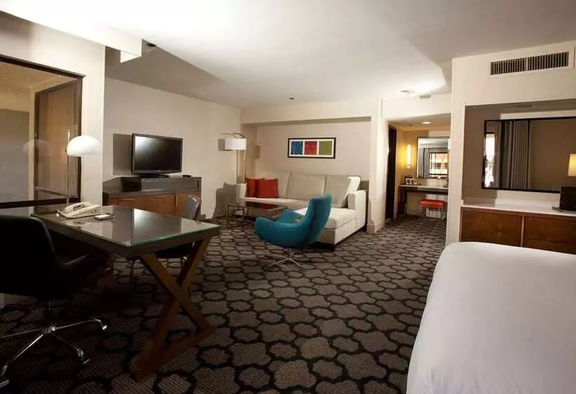 キングサイズベッドのスタンダードルーム, Hilton Phoenix Airport