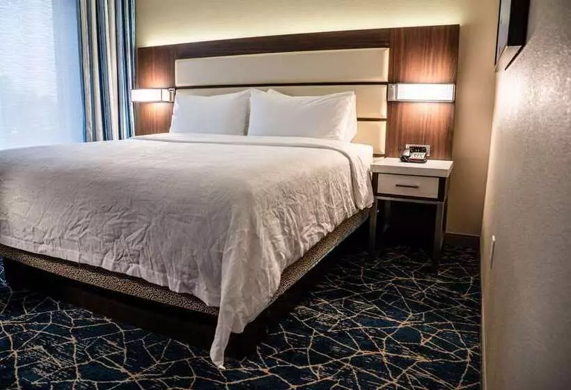 キングサイズベッドのスタンダードルーム, Hilton Phoenix Airport