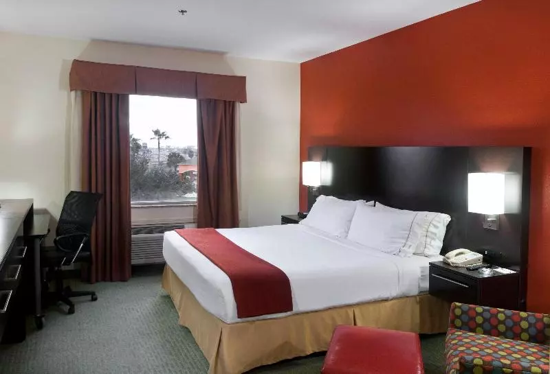 اتاق استاندارد, Holiday Inn Express Hotel And Suites Brownsville, An Ihg