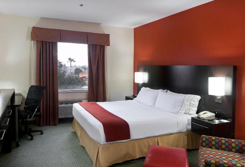 اتاق استاندارد با تخت بزرگ, Holiday Inn Express Hotel And Suites Brownsville, An Ihg