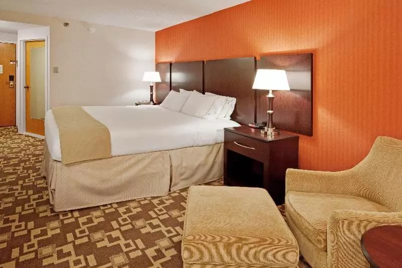 キングサイズベッドのスタンダードルーム, Holiday Inn Express Wilkes Barre East, An Ihg