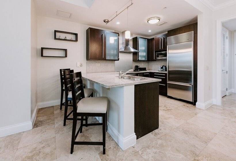 プールビューのバルコニー付１ベッドルームアパート, Beachside Resort & Residences