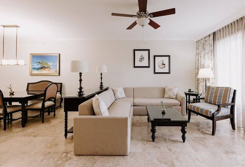 オーシャンビューの２ベッドルームデラックスアパート, Beachside Resort & Residences