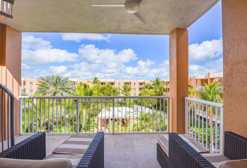 プールビューの３ベッドルームアパート, Beachside Resort & Residences