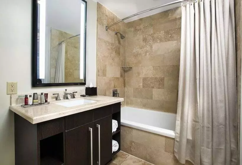 اتاق استاندارد با تخت بزرگ, Beachside Resort & Residences