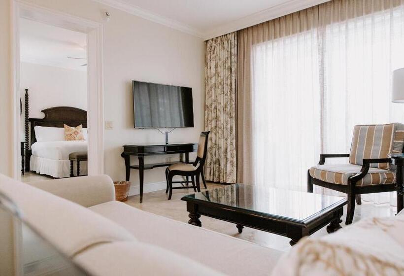 プールビューの２ベッドルームアパート, Beachside Resort & Residences