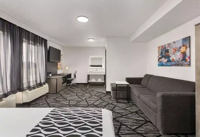 スイート, La Quinta By Wyndham Cleveland Airport West