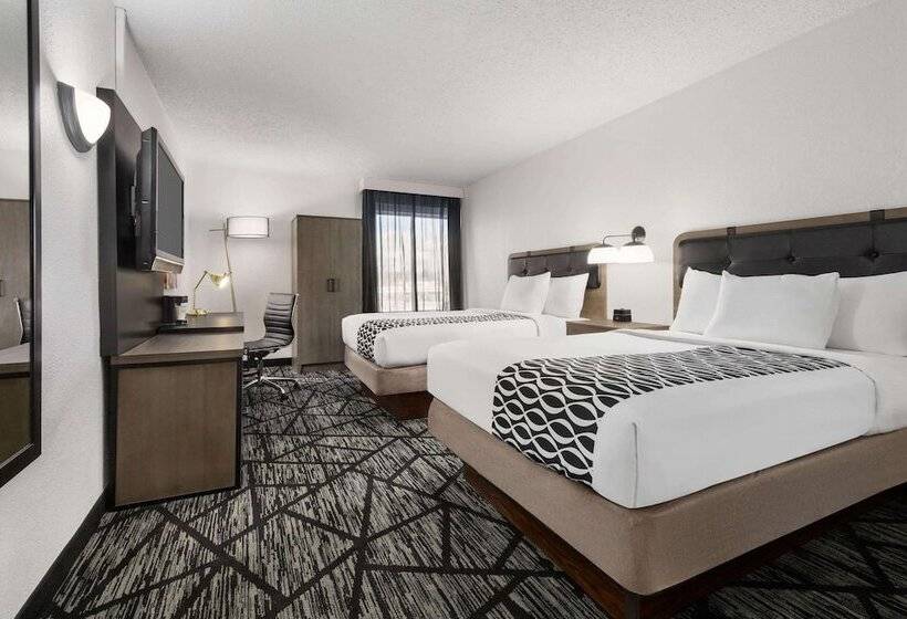 スイート, La Quinta By Wyndham Cleveland Airport West