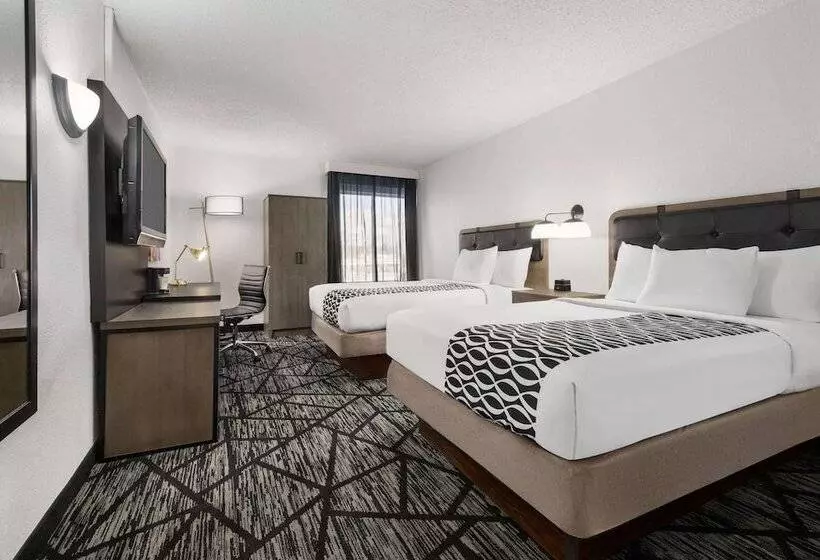 スイート, La Quinta By Wyndham Cleveland Airport West