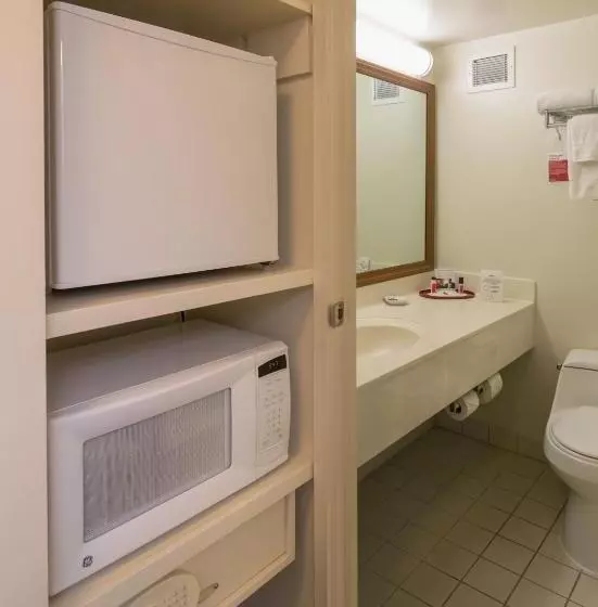 اتاق استاندارد با بالکن, Ramada Plaza By Wyndham Waikiki