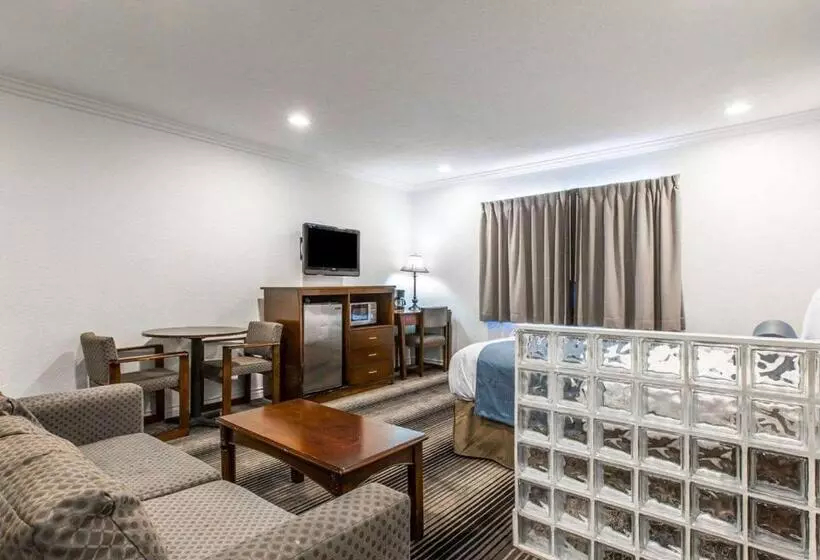 سوئیت با تخت بزرگ, Rodeway Inn & Suites Pacific Coast Highway