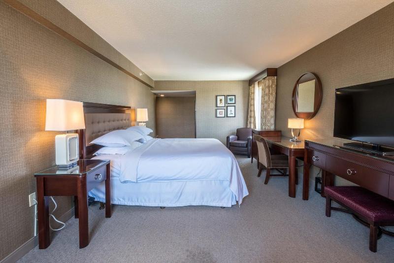 キングサイズベッドのスタンダードルーム, Sheraton Harrisburg Hershey