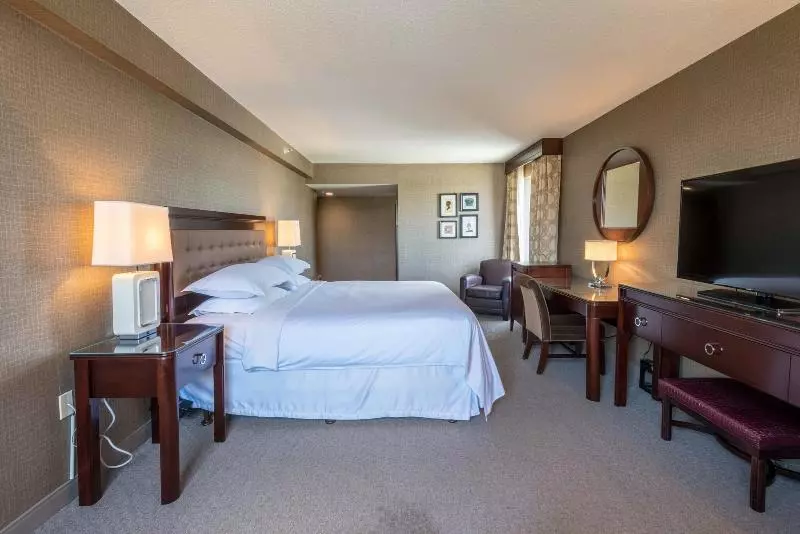 اتاق استاندارد با تخت بزرگ, Sheraton Harrisburg Hershey