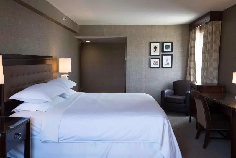اتاق استاندارد با تخت بزرگ, Sheraton Harrisburg Hershey
