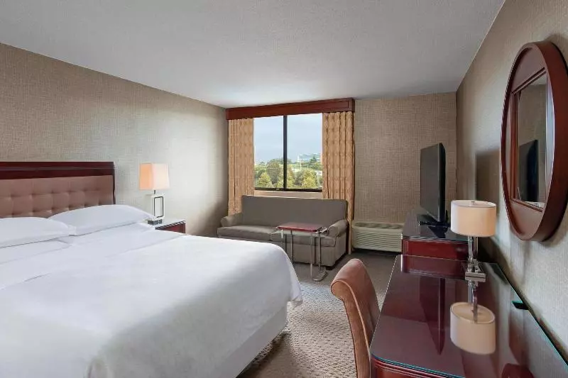 اتاق استاندارد با تخت بزرگ, Sheraton Harrisburg Hershey