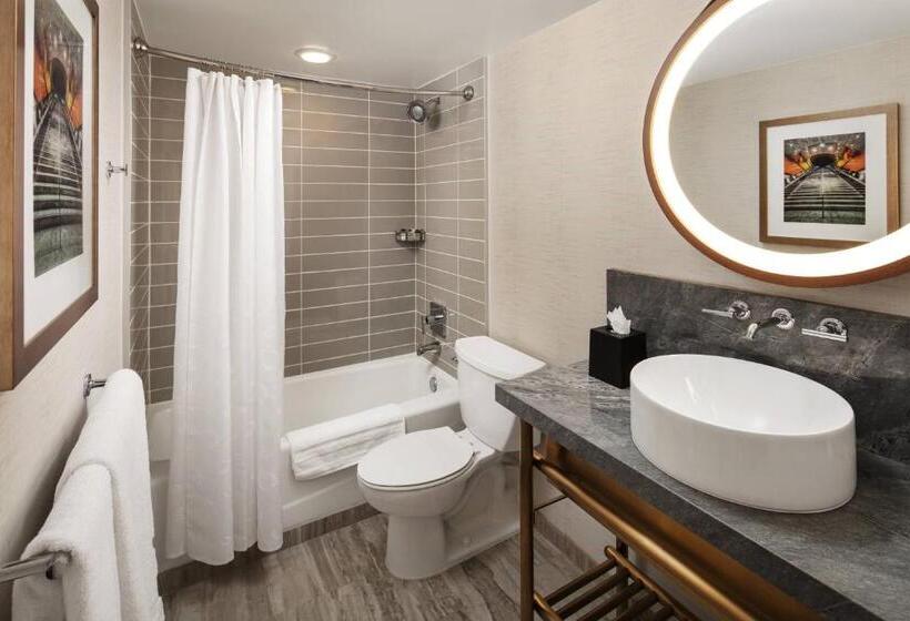 غرفة قياسية سرير ملكى, Dena, Pasadena Los Angeles, A Tribute Portfolio