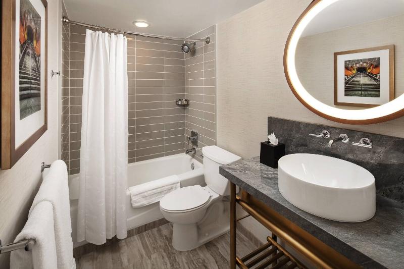 جناح سرير كينج, Dena, Pasadena Los Angeles, A Tribute Portfolio